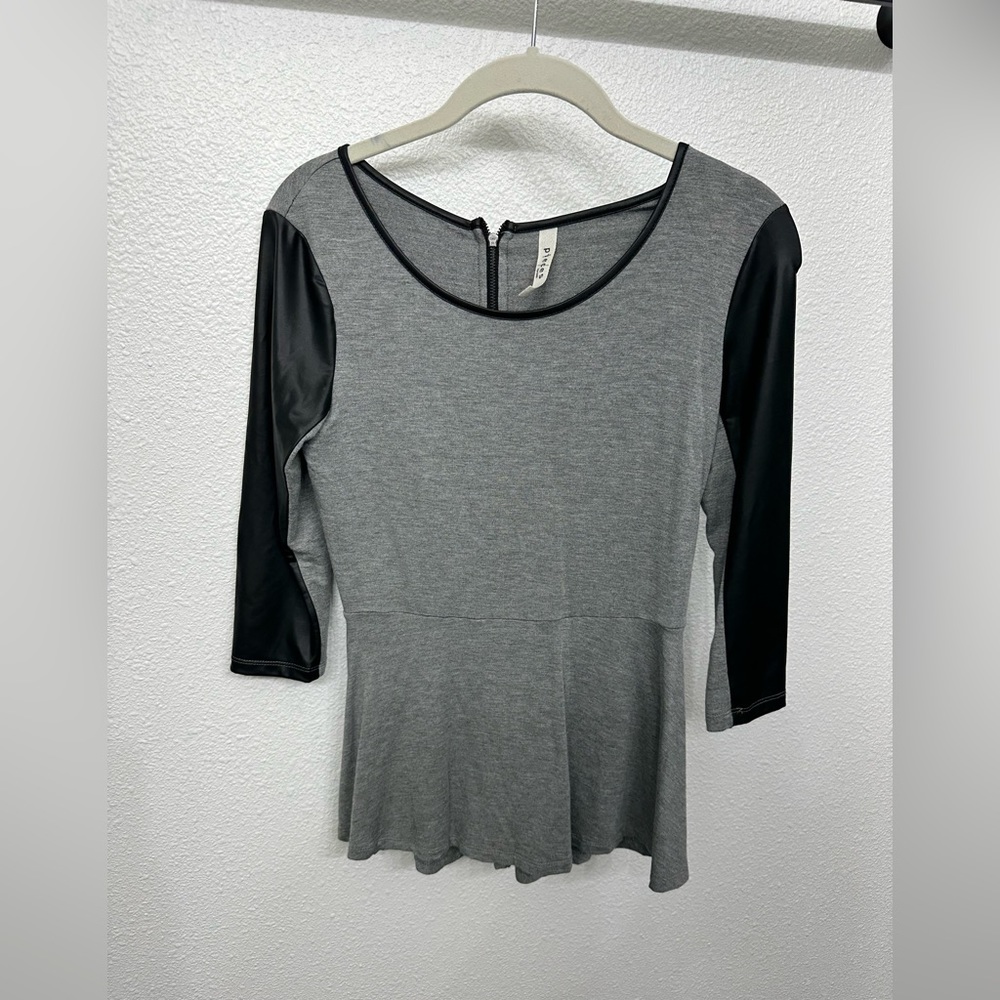 Pieces By Kensie Gray Cotton & Black Feaux Leather Peplum Top